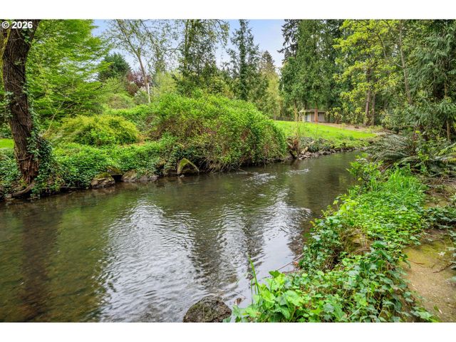 3823 Se ALDERCREST Rd, Milwaukie, OR 97222