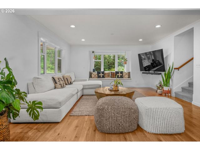 3823 Se ALDERCREST Rd, Milwaukie, OR 97222