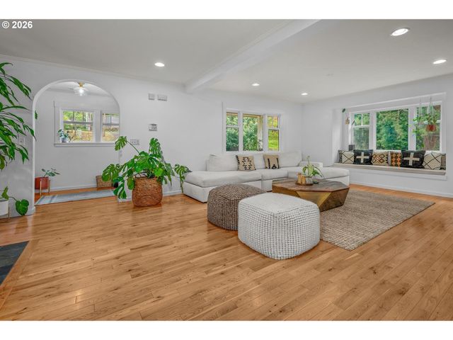 3823 Se ALDERCREST Rd, Milwaukie, OR 97222