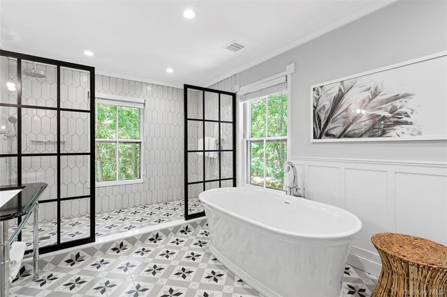 28 Wolf Way, East Hampton, NY 11937