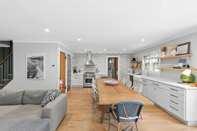 28 Wolf Way, East Hampton, NY 11937