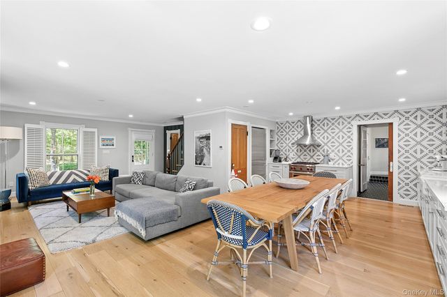 28 Wolf Way, East Hampton, NY 11937