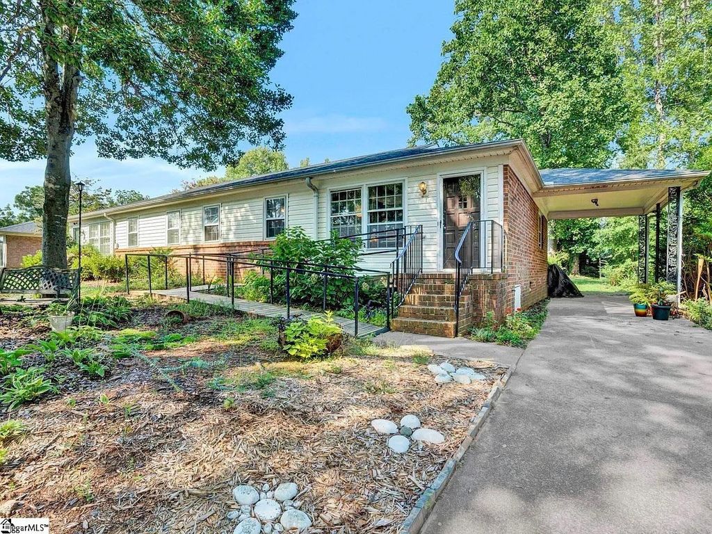 12 Twelve Oaks Terrace, Greenville, SC 29615