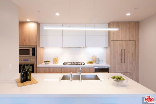 11600 Dunstan Way 301, Los Angeles, CA 90049