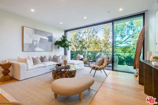 11600 Dunstan Way 301, Los Angeles, CA 90049