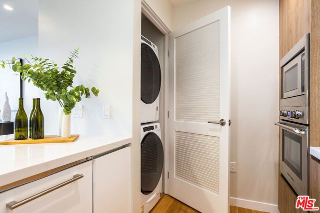 11600 Dunstan Way 301, Los Angeles, CA 90049