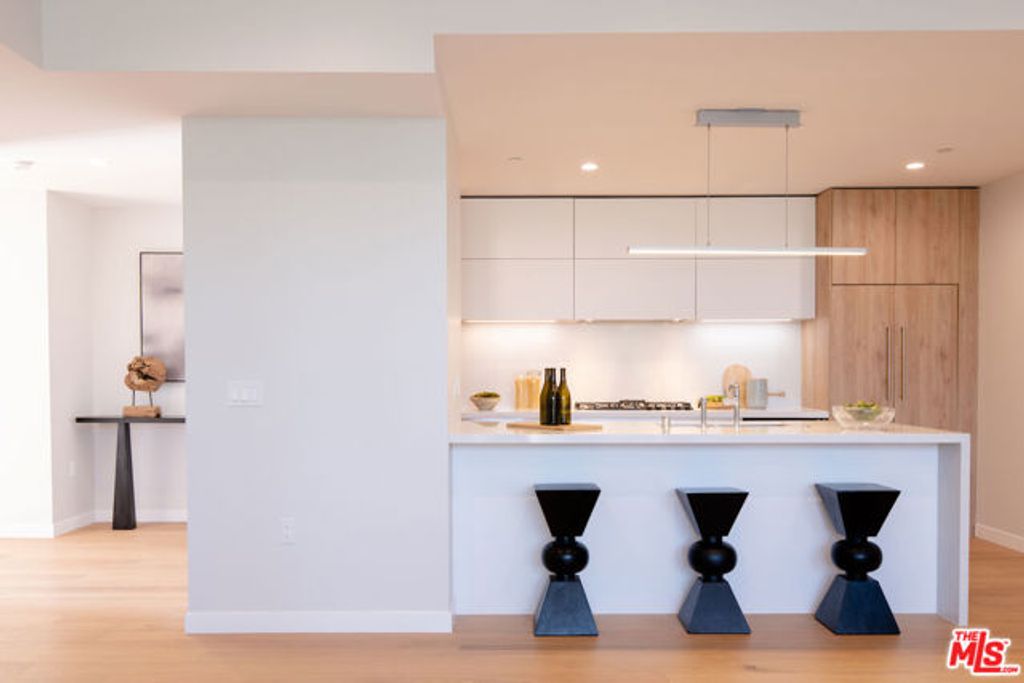 11600 Dunstan Way 301, Los Angeles, CA 90049