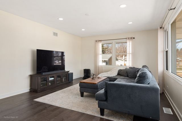 11N958 Almora Terrace, Elgin, IL 60124