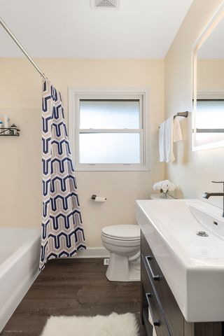 11N958 Almora Terrace, Elgin, IL 60124