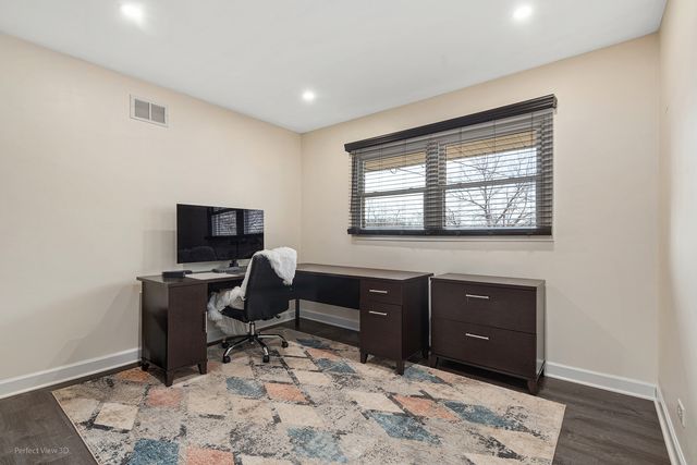 11N958 Almora Terrace, Elgin, IL 60124