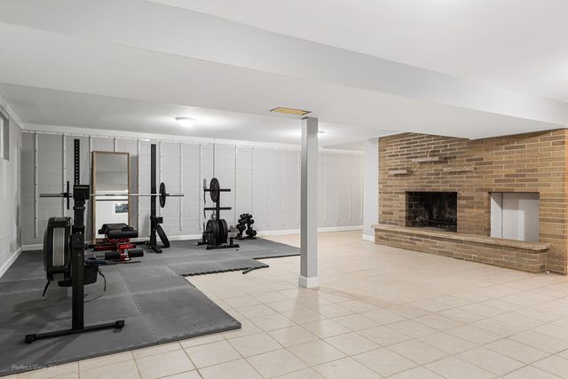 11N958 Almora Terrace, Elgin, IL 60124