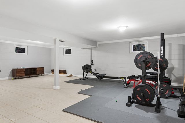 11N958 Almora Terrace, Elgin, IL 60124