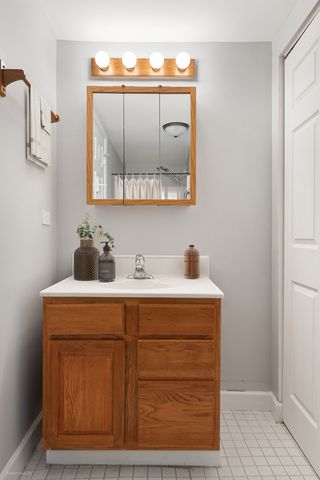 11N958 Almora Terrace, Elgin, IL 60124