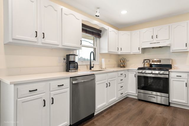 11N958 Almora Terrace, Elgin, IL 60124