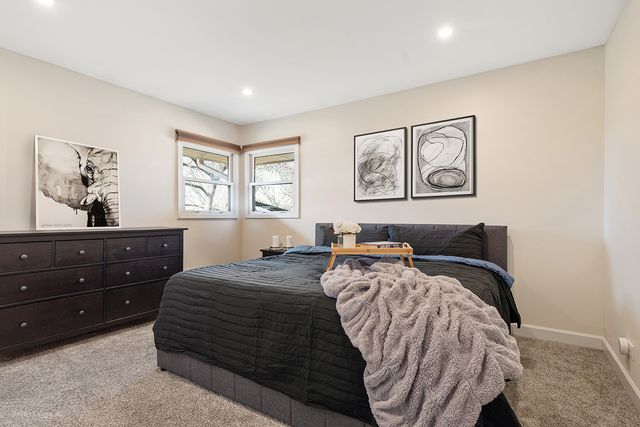 11N958 Almora Terrace, Elgin, IL 60124