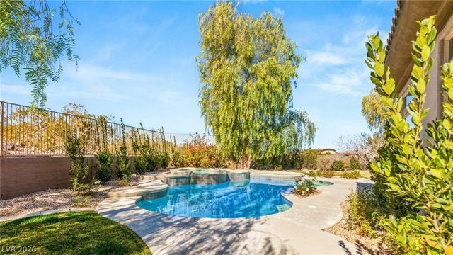 1 Knob Oak Drive, Henderson, NV 89052
