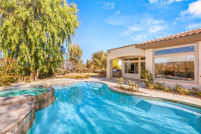 1 Knob Oak Drive, Henderson, NV 89052