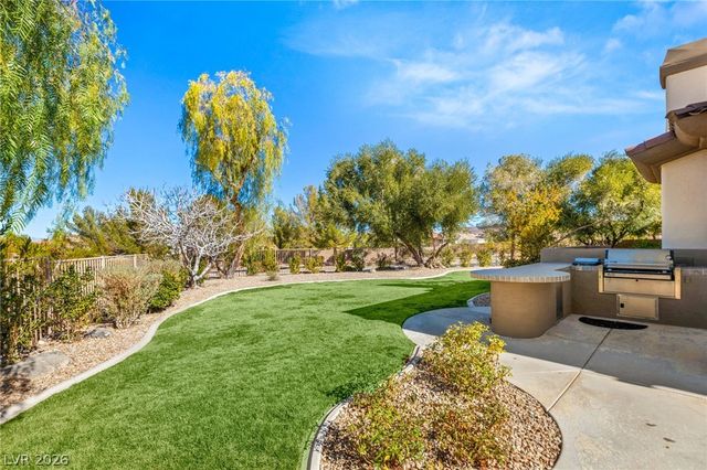 1 Knob Oak Drive, Henderson, NV 89052