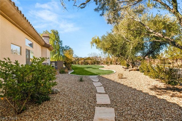 1 Knob Oak Drive, Henderson, NV 89052