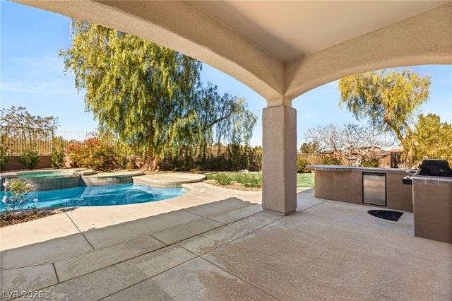 1 Knob Oak Drive, Henderson, NV 89052