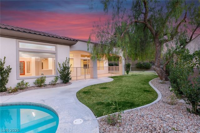 1 Knob Oak Drive, Henderson, NV 89052