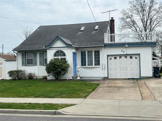 88 Jedwood Place, Valley Stream, NY 11581
