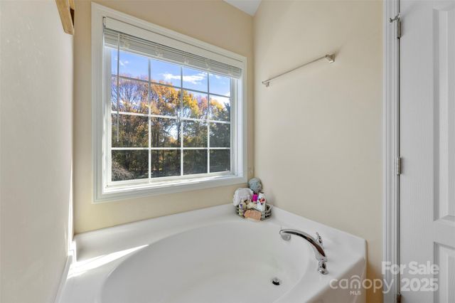 600 Summey Farm Drive, Dallas, NC 28034