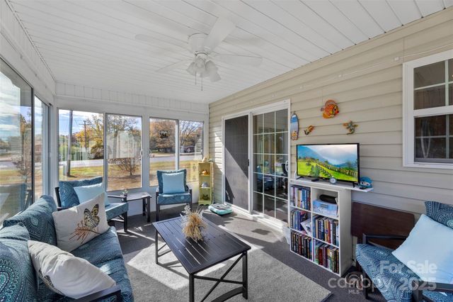 600 Summey Farm Drive, Dallas, NC 28034