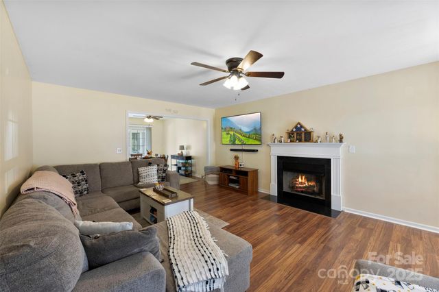 600 Summey Farm Drive, Dallas, NC 28034