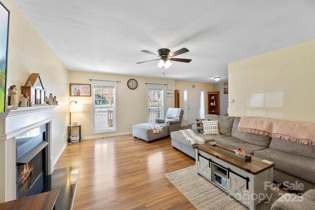 600 Summey Farm Drive, Dallas, NC 28034