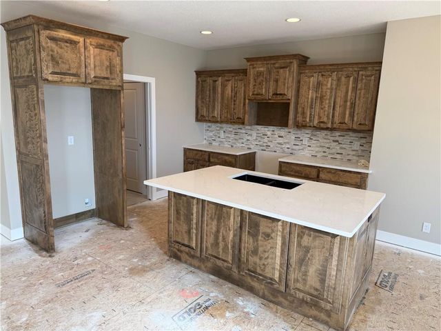 18699 E Bundschu Road, Independence, MO 64056