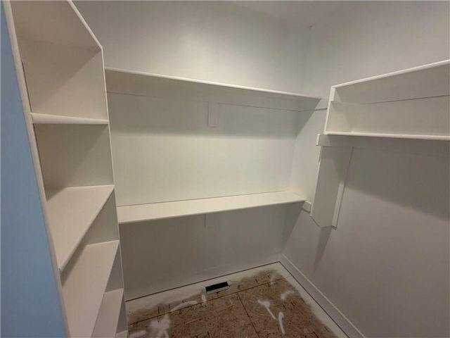 18699 E Bundschu Road, Independence, MO 64056