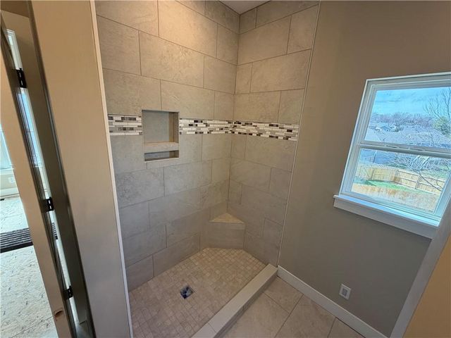 18699 E Bundschu Road, Independence, MO 64056