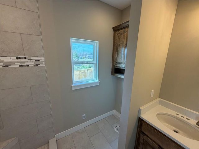 18699 E Bundschu Road, Independence, MO 64056