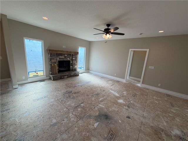 18699 E Bundschu Road, Independence, MO 64056