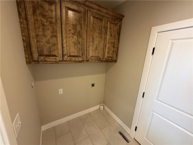 18699 E Bundschu Road, Independence, MO 64056