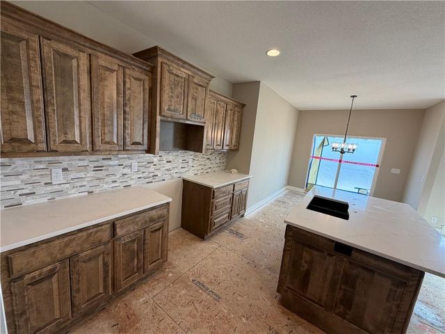 18699 E Bundschu Road, Independence, MO 64056