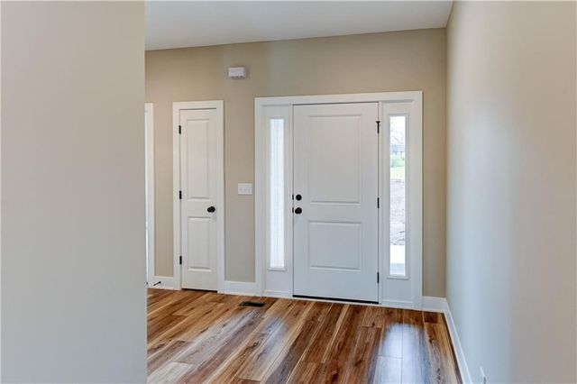 18699 E Bundschu Road, Independence, MO 64056