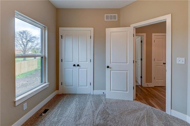 18699 E Bundschu Road, Independence, MO 64056