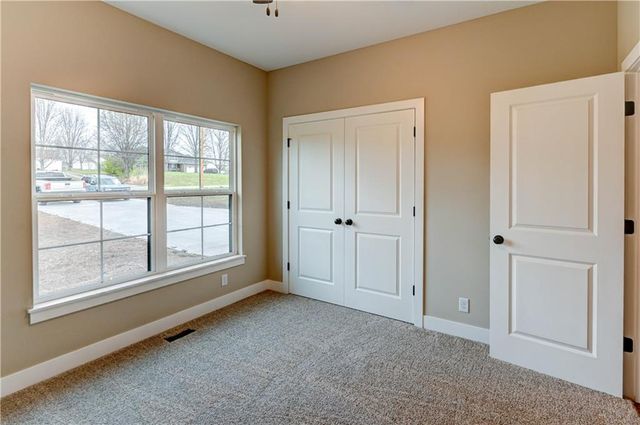 18699 E Bundschu Road, Independence, MO 64056