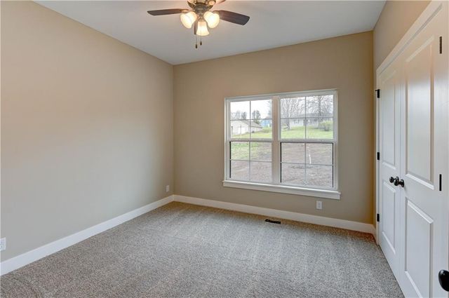 18699 E Bundschu Road, Independence, MO 64056