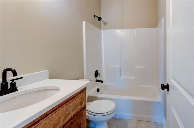 18699 E Bundschu Road, Independence, MO 64056