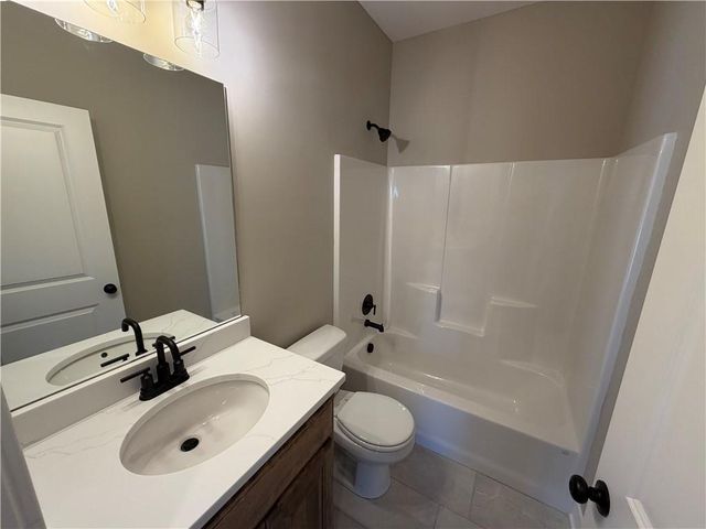 18699 E Bundschu Road, Independence, MO 64056