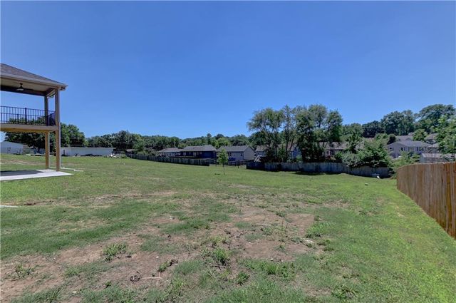 18699 E Bundschu Road, Independence, MO 64056