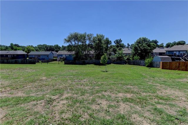 18699 E Bundschu Road, Independence, MO 64056