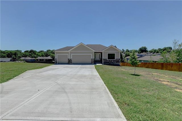 18699 E Bundschu Road, Independence, MO 64056