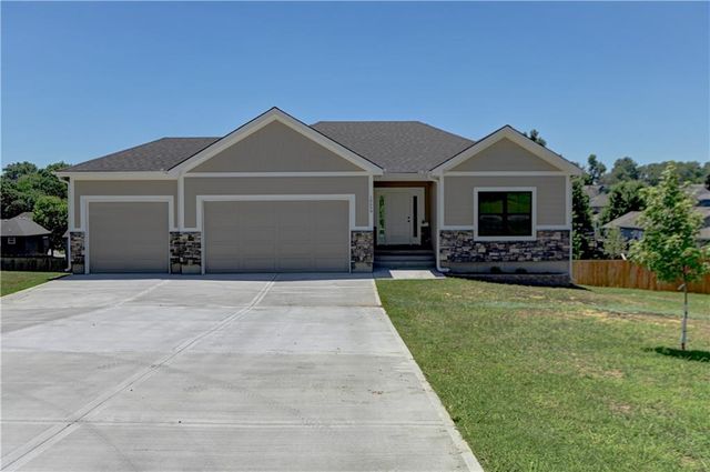 18699 E Bundschu Road, Independence, MO 64056