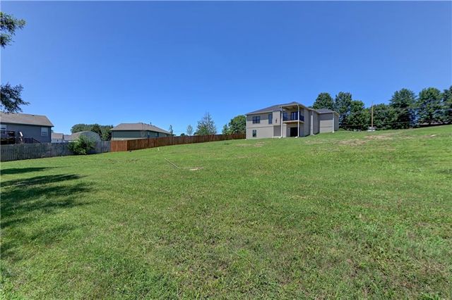 18699 E Bundschu Road, Independence, MO 64056