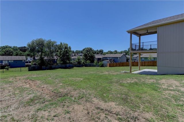 18699 E Bundschu Road, Independence, MO 64056