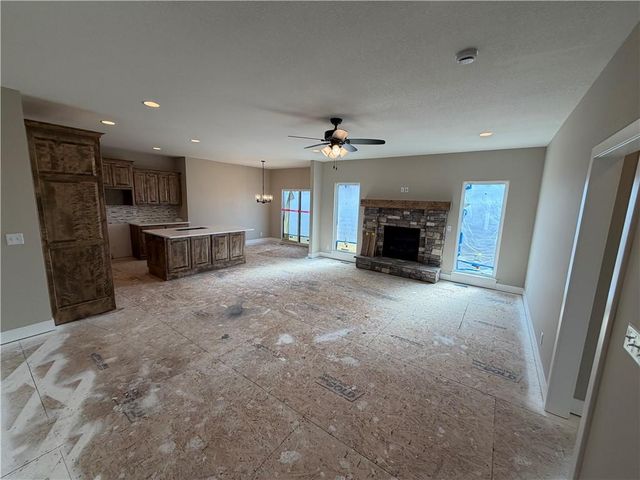 18699 E Bundschu Road, Independence, MO 64056